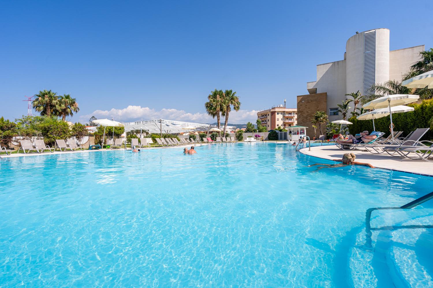 Capo Peloro Hotel (Adults Only) Торре-Фаро Екстер'єр фото