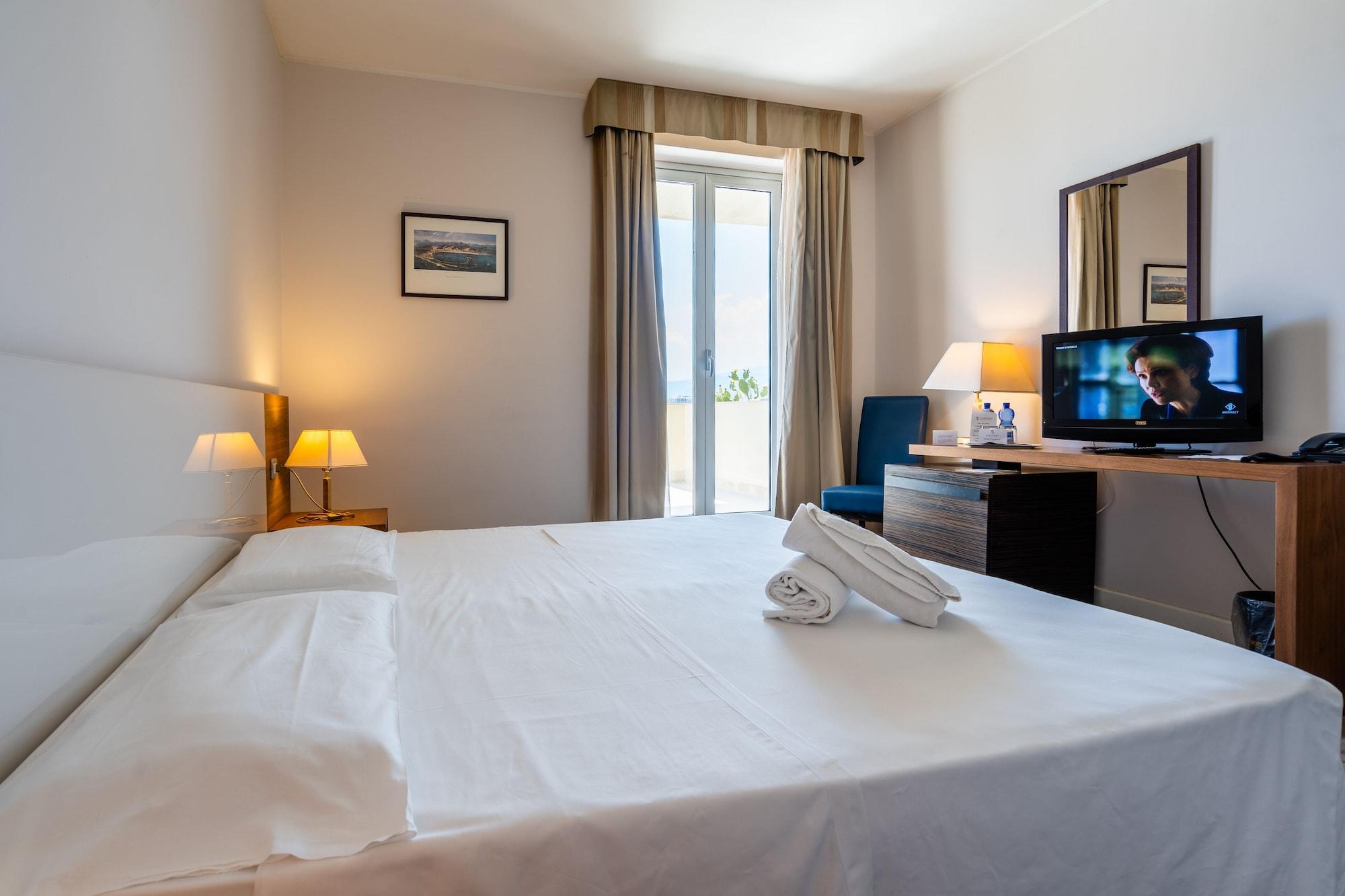 Capo Peloro Hotel (Adults Only) Торре-Фаро Екстер'єр фото