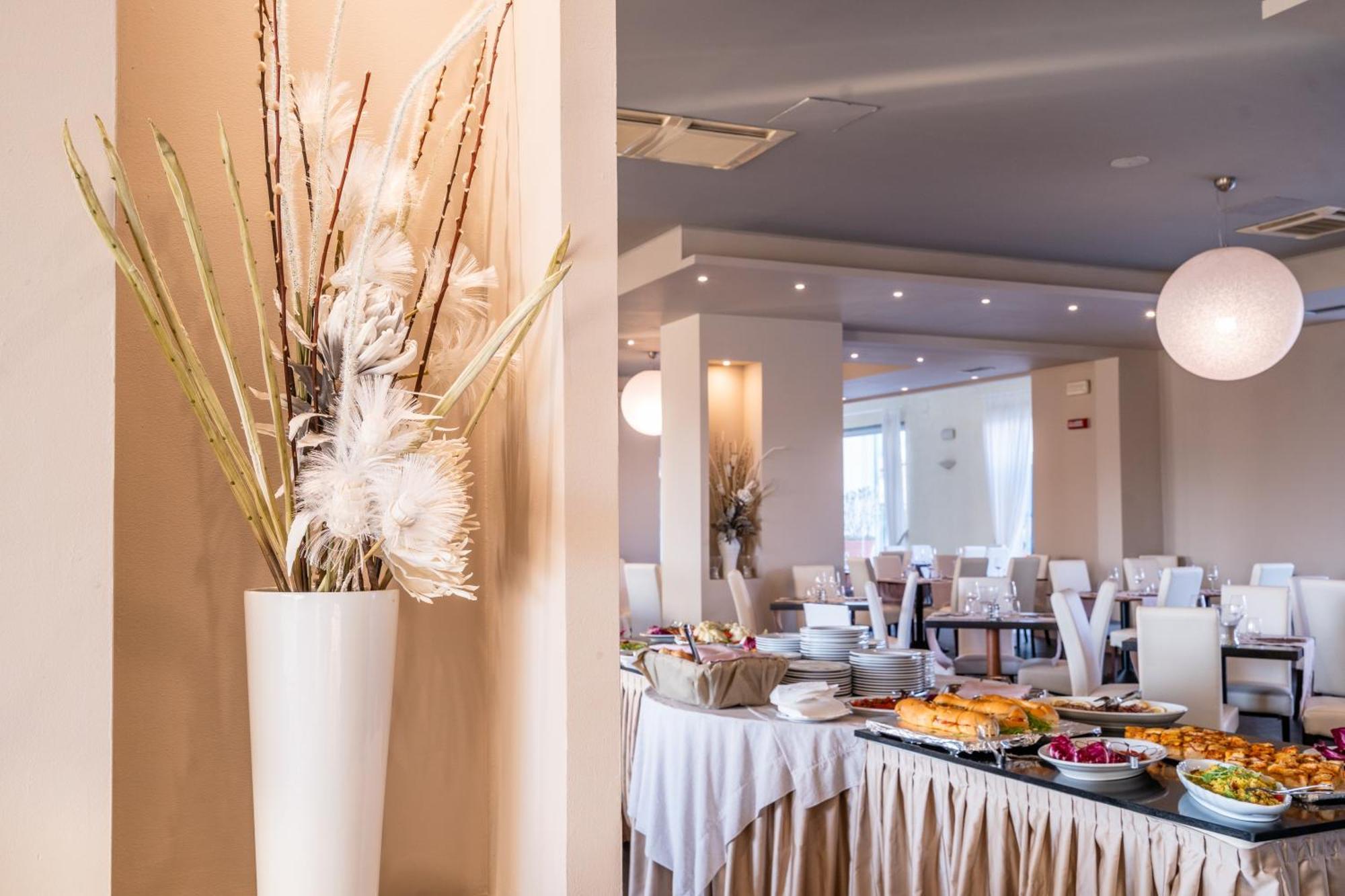 Capo Peloro Hotel (Adults Only) Торре-Фаро Екстер'єр фото