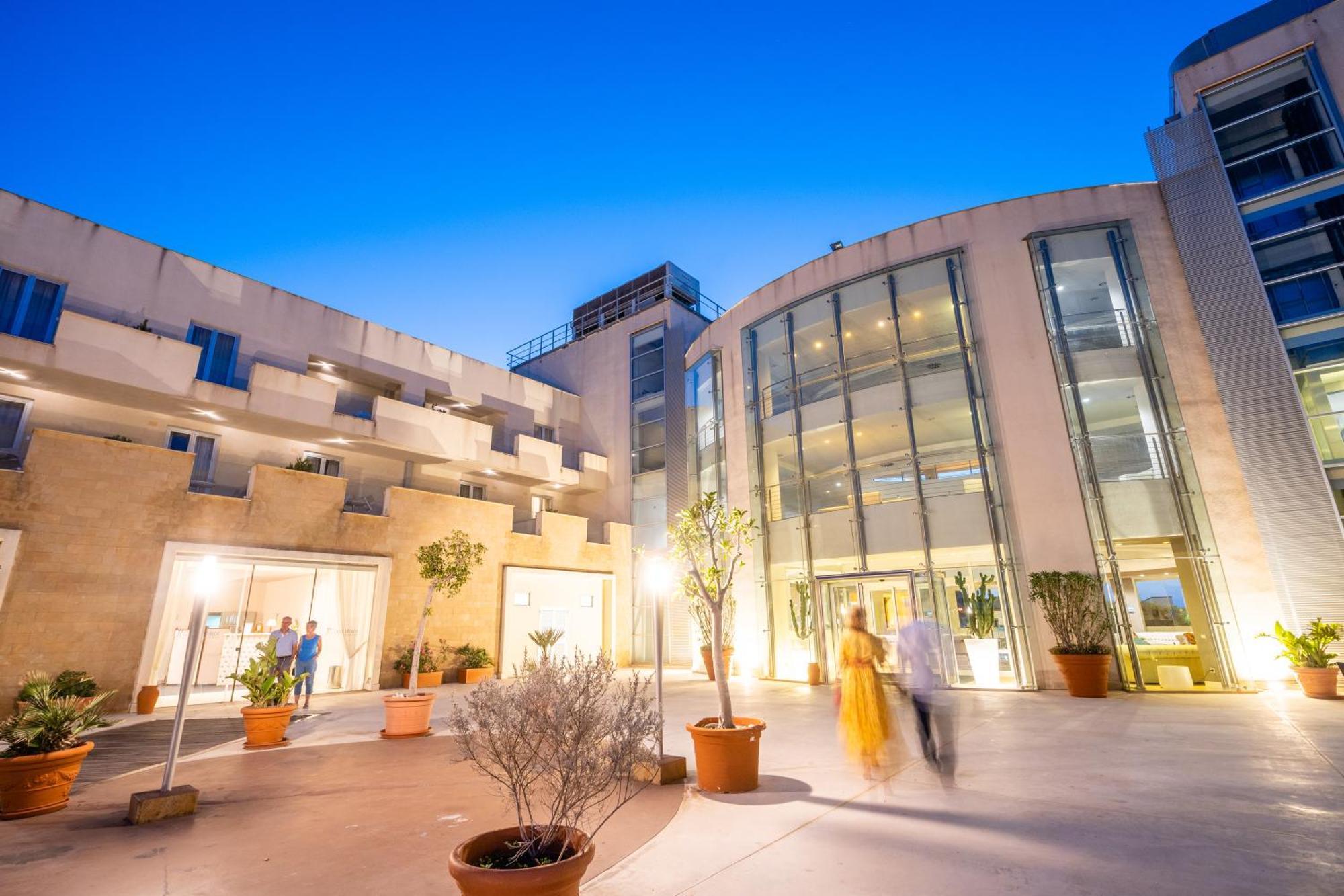Capo Peloro Hotel (Adults Only) Торре-Фаро Екстер'єр фото